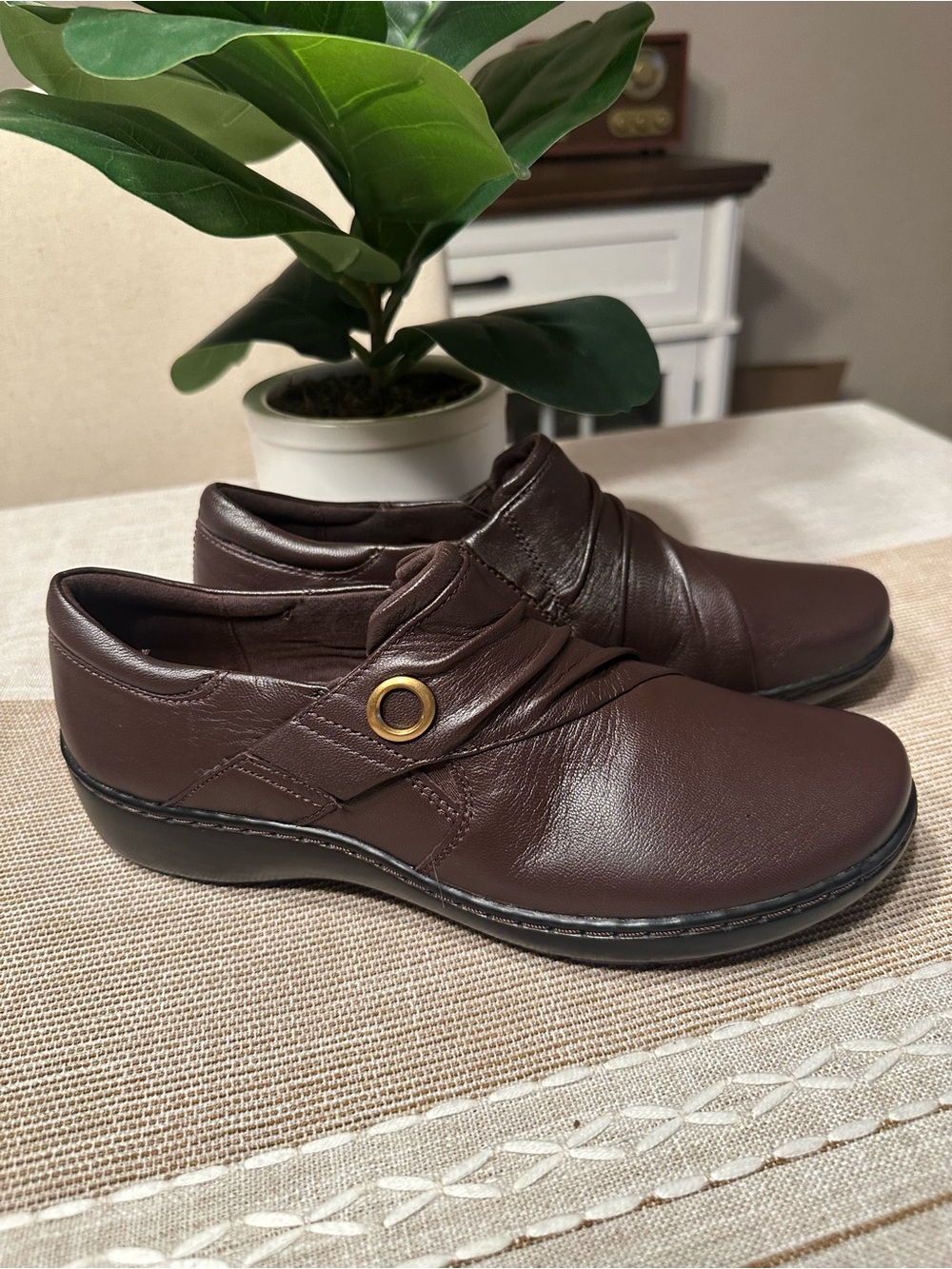 Clark’s Brown Leather Slip-On Shoes with Gold Accent Sz 9